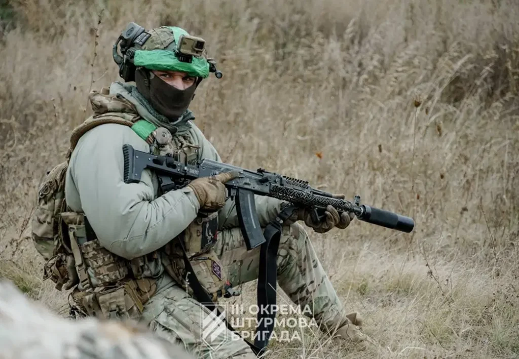 Піхотинець 3 штурмової бригади на позиції під час бойової підготовки