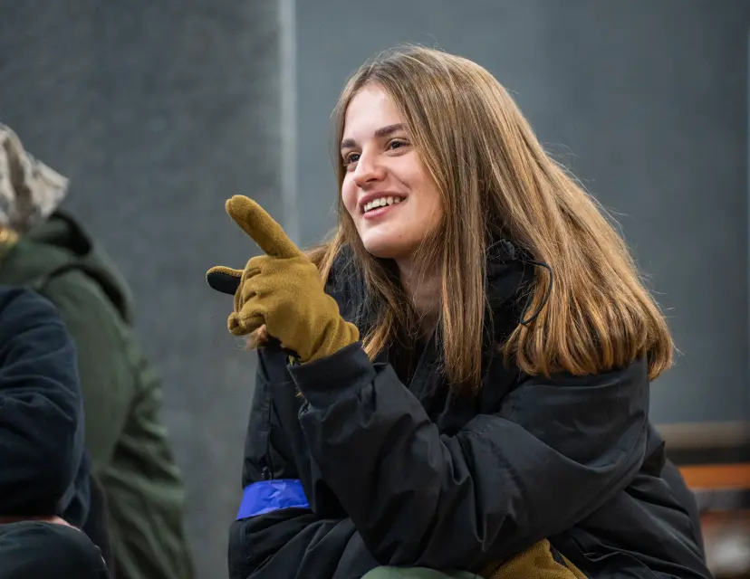 Учасниця тестового тижня на занятті — командна робота та обговорення під час навчання